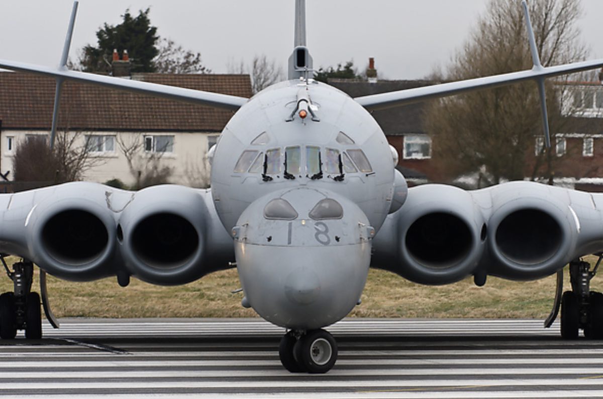 Look that plane. Самый непонятный самолет. Nimrod mra4. Самый странный самолет СССР. Hawker Siddeley Nimrod.